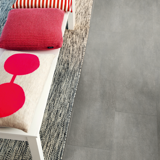 Vinylgolv Pergo Tile Dark Grey Concrete